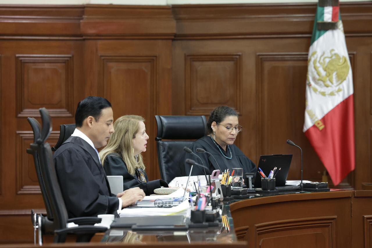 Lenia Batres (al fondo), durante una sesión de la SCJN, el pasado 19 de septiembre. (Crédito: SCJN)