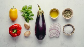 Crema de berenjena con pimiento asado, especias y presentación rústica para aperitivo. – (Imagen Ilustrativa Infobae)