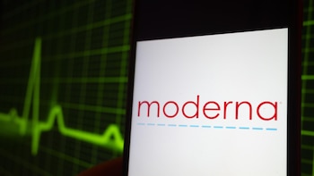 Moderna se desploma un 24% tras filtraciones no verificadas sobre su vacuna contra el melanoma