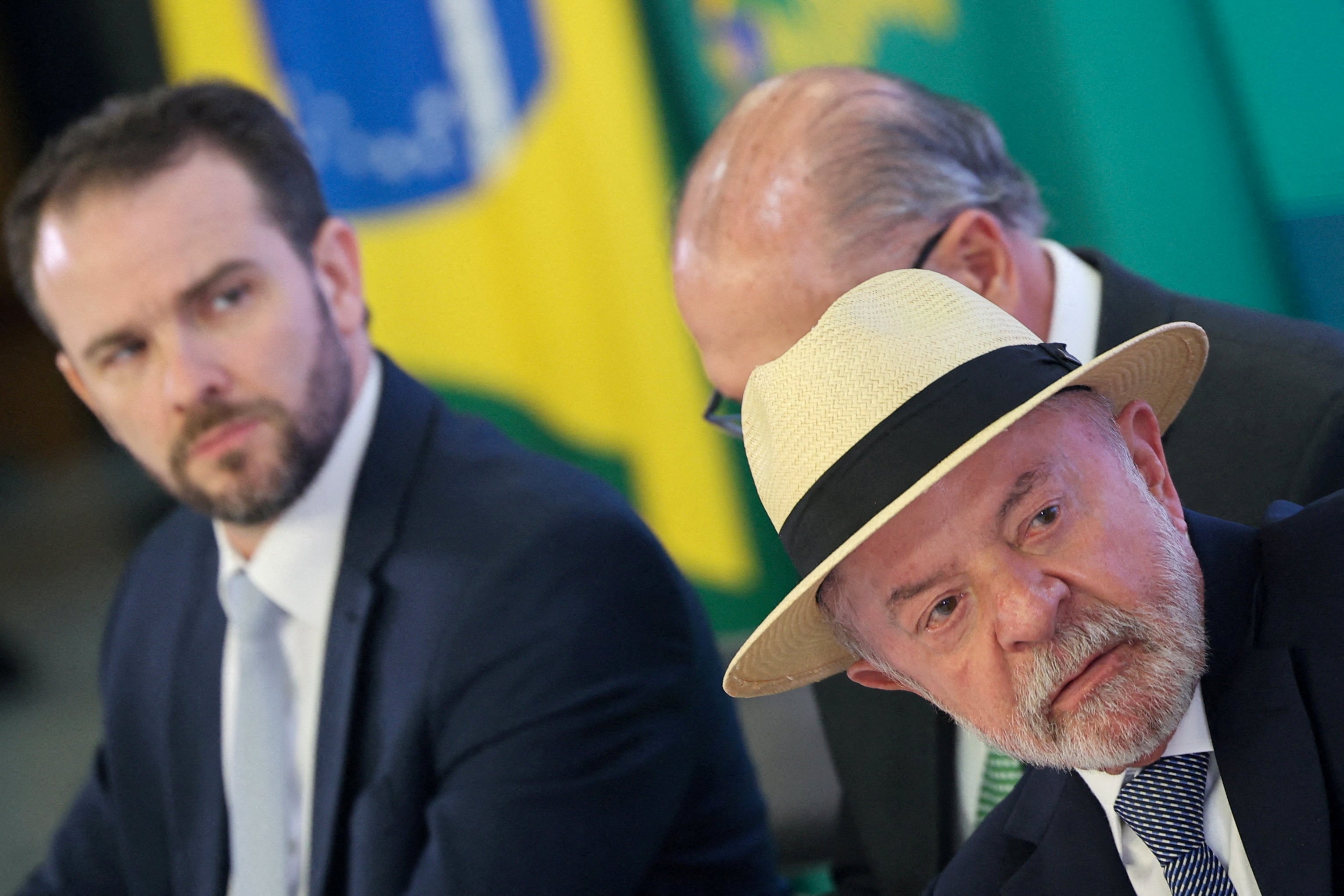 El ministro de Hacienda, Dario Durigan, junto al presidente Luiz Inácio Lula da Silva en el Palacio de Planalto, Brasilia, el 22 de julio de 2026. (REUTERS/Adriano Machado)