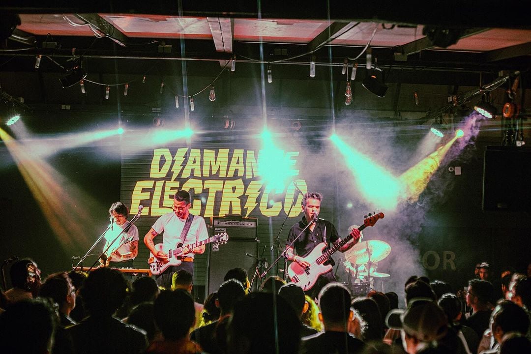 El despliegue de Diamante Eléctrico sobre el escenario (@uri_ro/Instagram)