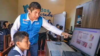 Centros de Acceso Digital de Pronatel impulsan el acceso de jóvenes usuarios a Beca 18.