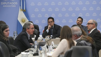 Endeudamiento: el oficialismo logró un dictamen a su medida y la oposición duda sobre cuándo sesionar