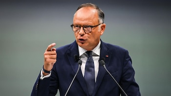 El ex primer ministro Édouard Philippe reprocha a Macron su falta de "decisiones" y le exige restaurar el orden