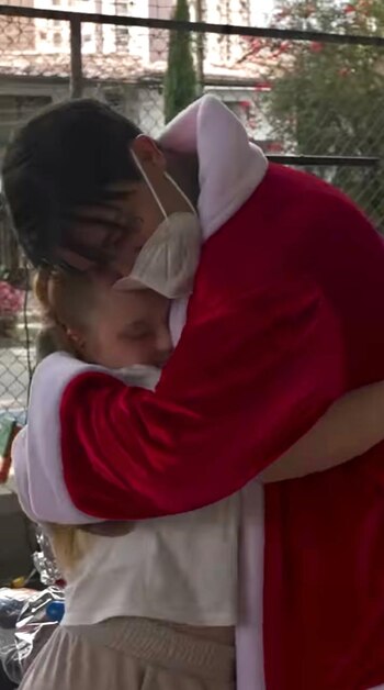 El influencer no escatimó en gastos para garantizar que los niños de la fundación tuvieran una Navidad inolvidable - crédito yefersoncossio/Instagram