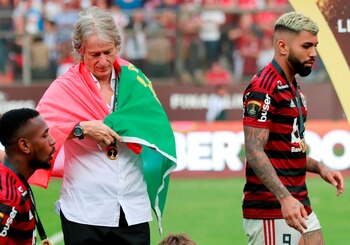 Jorge Jesus ha embolsado una gran cantidad de dinero por los trofeos obtenidos en Flamengo (REUTERS)
