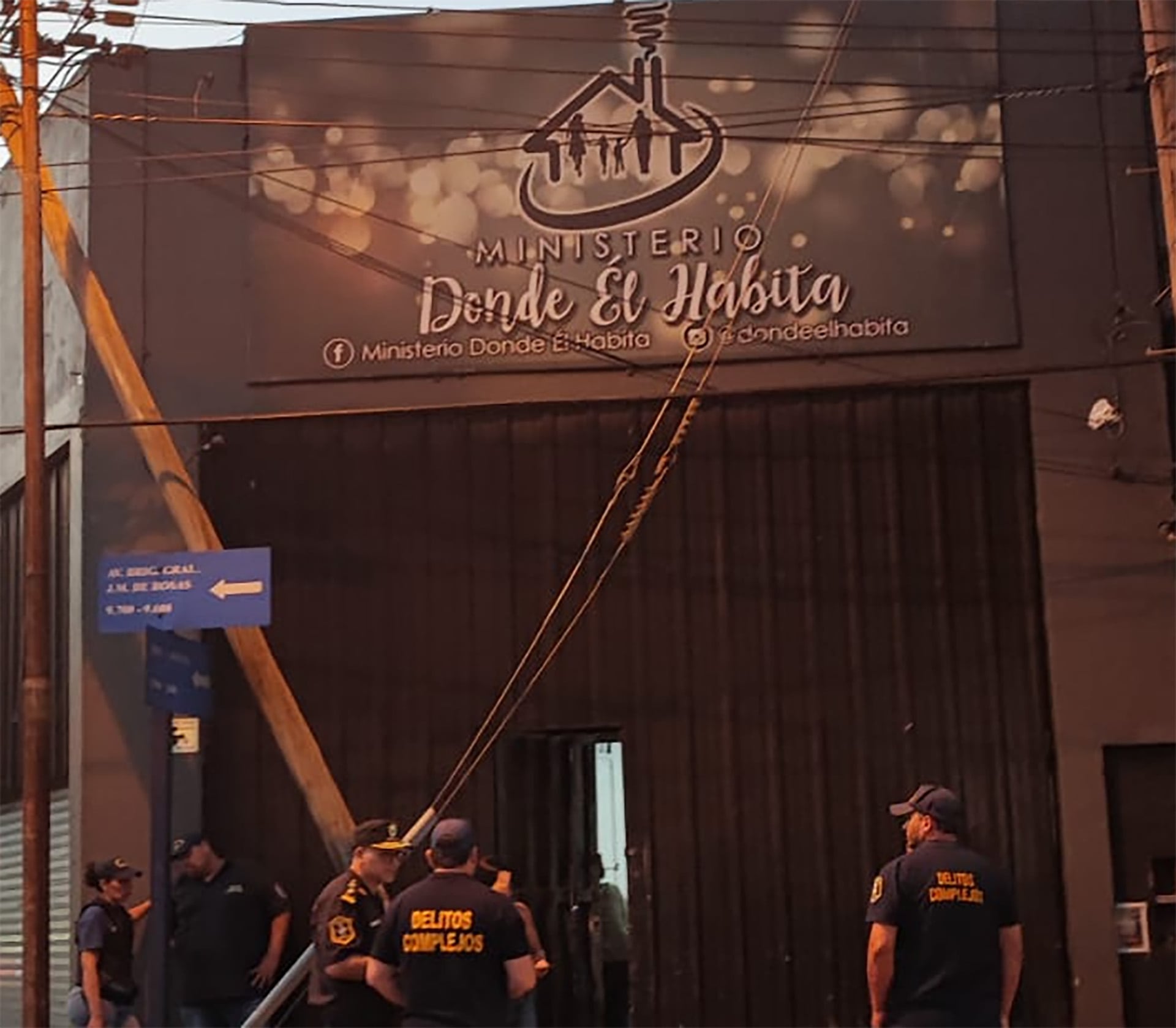 La iglesia de Oviedo al ser allanada por la Policía Bonaerense