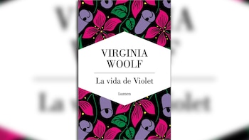 Primer plano de la portada del libro 'La vida de Violet' de Virginia Woolf, mostrando un fondo negro con patrones florales fucsias, hojas verdes y elementos morados