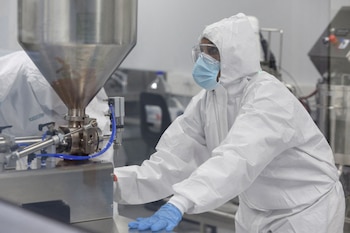 Diversos medicamentos biotecnológicos de alta demanda internacional perderán la protección de sus patentes entre los años 2026 y 2030. (REUTERS/Shelley Christians/File Photo)