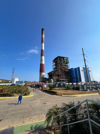 La central Guiteras sumó varias salidas del sistema en octubre debido a fugas en la caldera y vibraciones en la turbina. (Foto: Facebook Cte Antonio Guiteras)