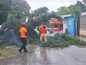 El MINERD insistió en el monitoreo continuo de las condiciones climáticas y la aplicación de medidas preventivas en planteles vulnerables a inundaciones. (Cortesía: Defensa Civil Dominicana)