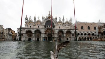 Al menos dos personas murieron
