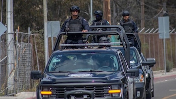 Detienen a dos policías por presuntamente filtrar información al CJNG en Tijuana, Baja California