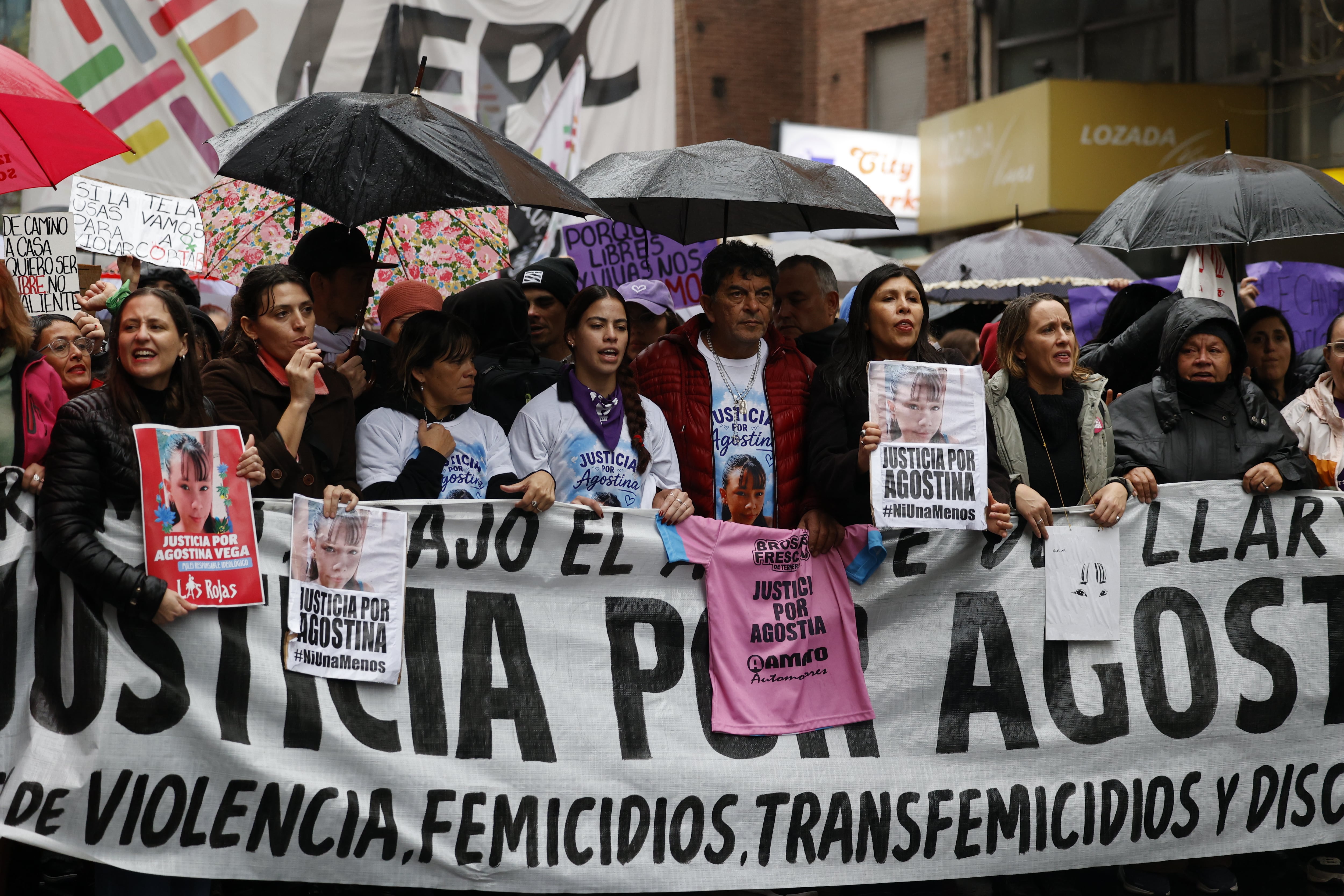 Organizaciones feministas, sindicatos y agrupaciones de derechos humanos marcharon bajo la consigna