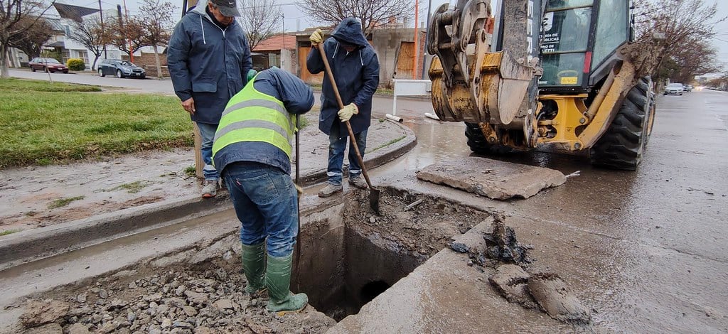 Las tareas de los equipos se extendieron durante la tarde del miércoles (Municipio de Cipolletti)