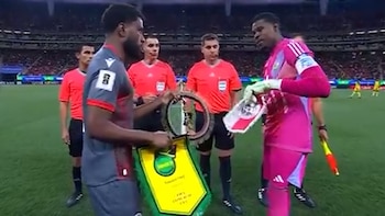 El gesto inesperado del capitán de Nueva Caledonia ante Jamaica que se viralizó en redes: la llamativa reacción del arquero