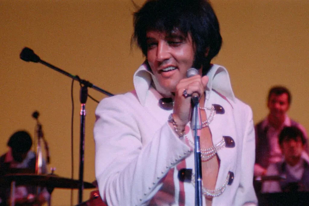 El documental utiliza imágenes restauradas en 4K de conciertos filmados en Las Vegas en 1970 y 1972