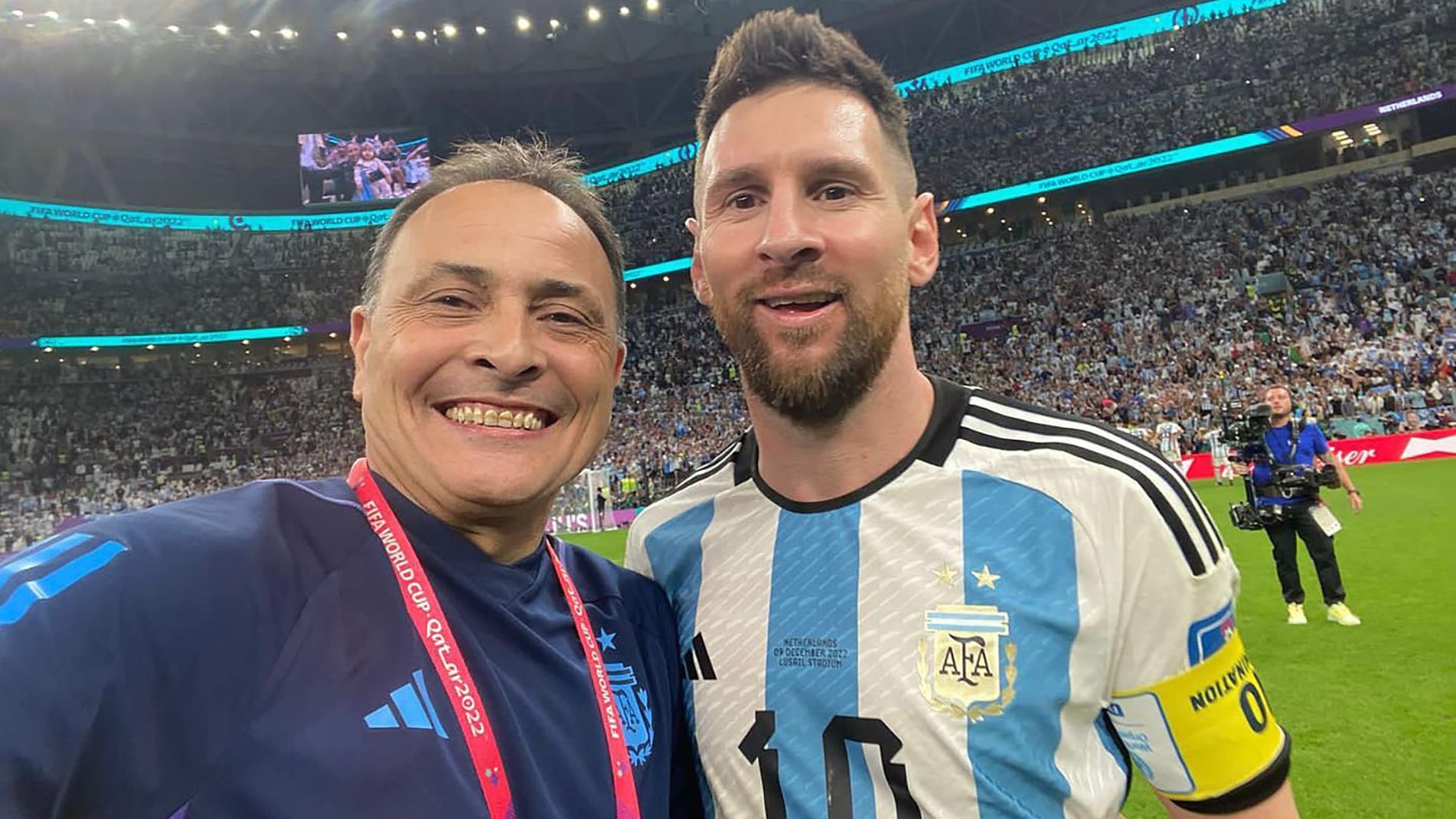 Martínez junto a Messi en el Mundial de Qatar 2022