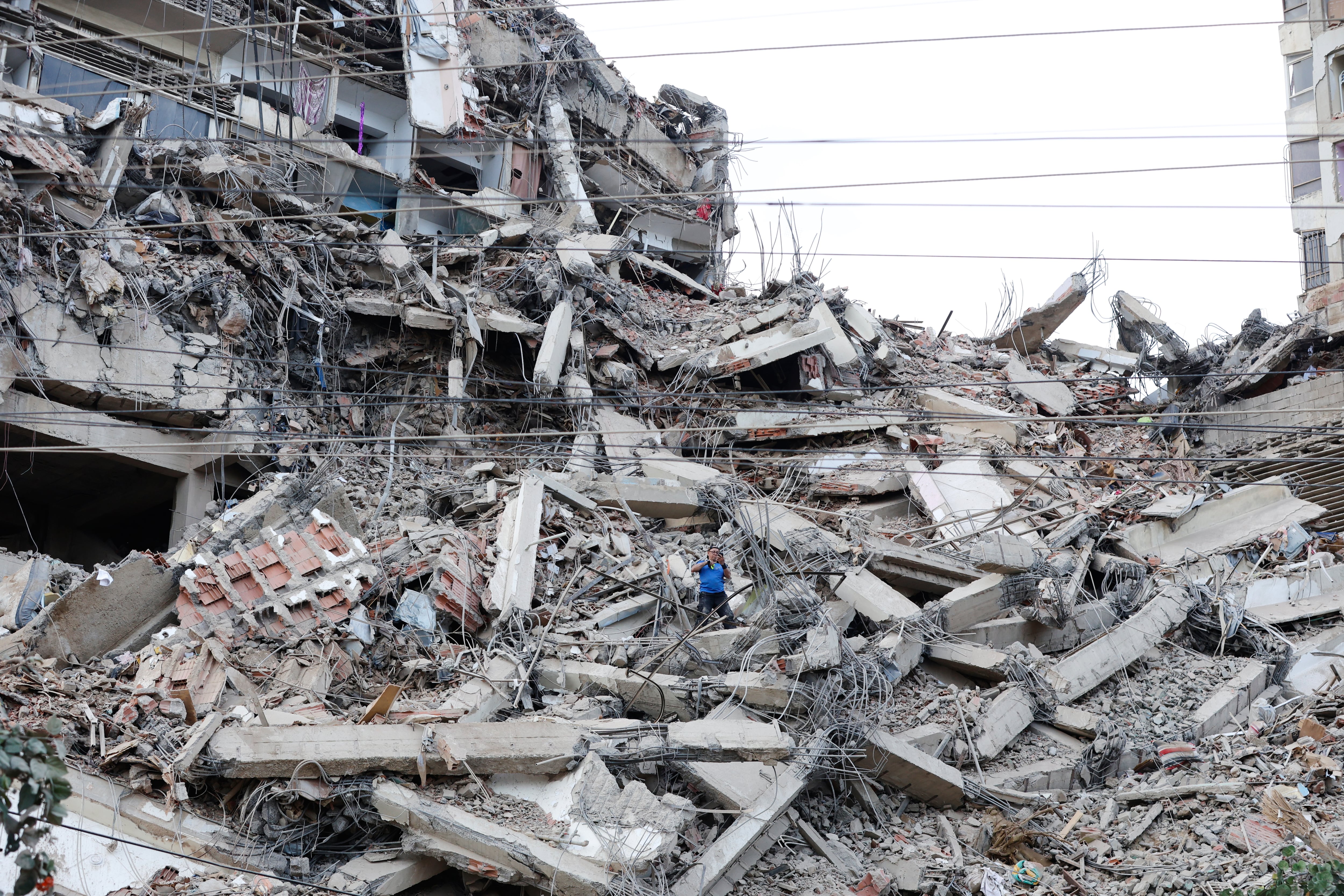 La tragedia sísmica desató una ola de solidaridad en redes sociales y el anuncio de aportes económicos para asistir a los damnificados (AP)