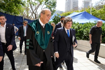 Javier Milei estuvo presente en un acto en Israel, donde le entregaron una medalla de honor