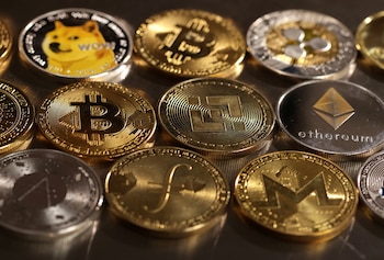 Representaciones de diversas criptomonedas. (REUTERS/Dado Ruvic/Illustration)