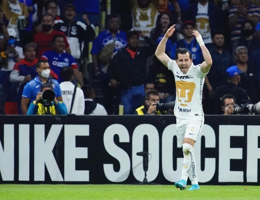 Su cercanía con la afición y garra dentro de la cancha lo hicieron ser uno de los futbolista más importantes en los diferentes equipos donde ha estado. (Foto: Instagram/@alan_mozo)