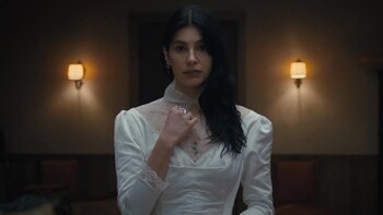 Durante los episodios, Rachel tiene una sensación constante de incomodidad. (Captura de video)