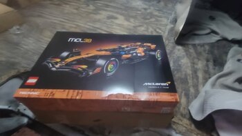 Dentro de la camioneta había 123 cajas de sets LEGO McLaren F1 y cada unidad tenía un valor aproximado de 230 dólares