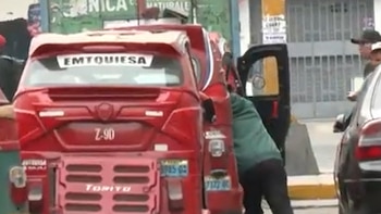 La extorsión reduce los ingresos de los conductores y afecta directamente el dinero destinado a la alimentación y los gastos del hogar - Créditos: Captura de pantalla de Panamericana TV.