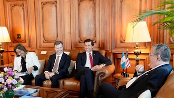 El presidente Arévalo sostiene reunión