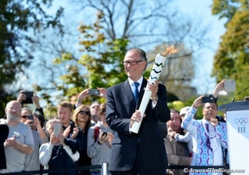 Carlos Nuzman holds the Rio 2016 torch. (ATR)