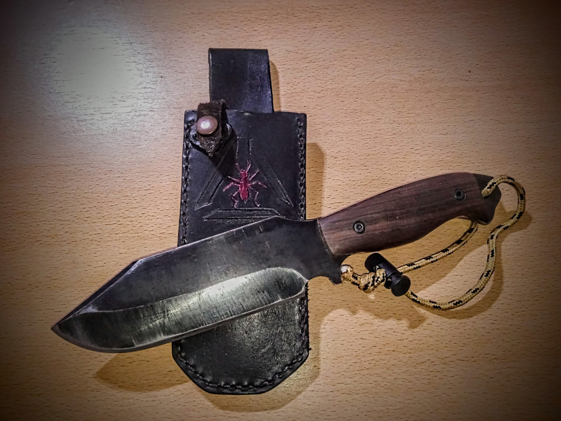 Un cuchillo de supervivencia de Leandro Azzolin