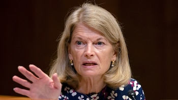 La senadora republicana Lisa Murkowski dijo que se opondrá a la nominación de Todd Blanche como secretario de Justicia de EEUU
