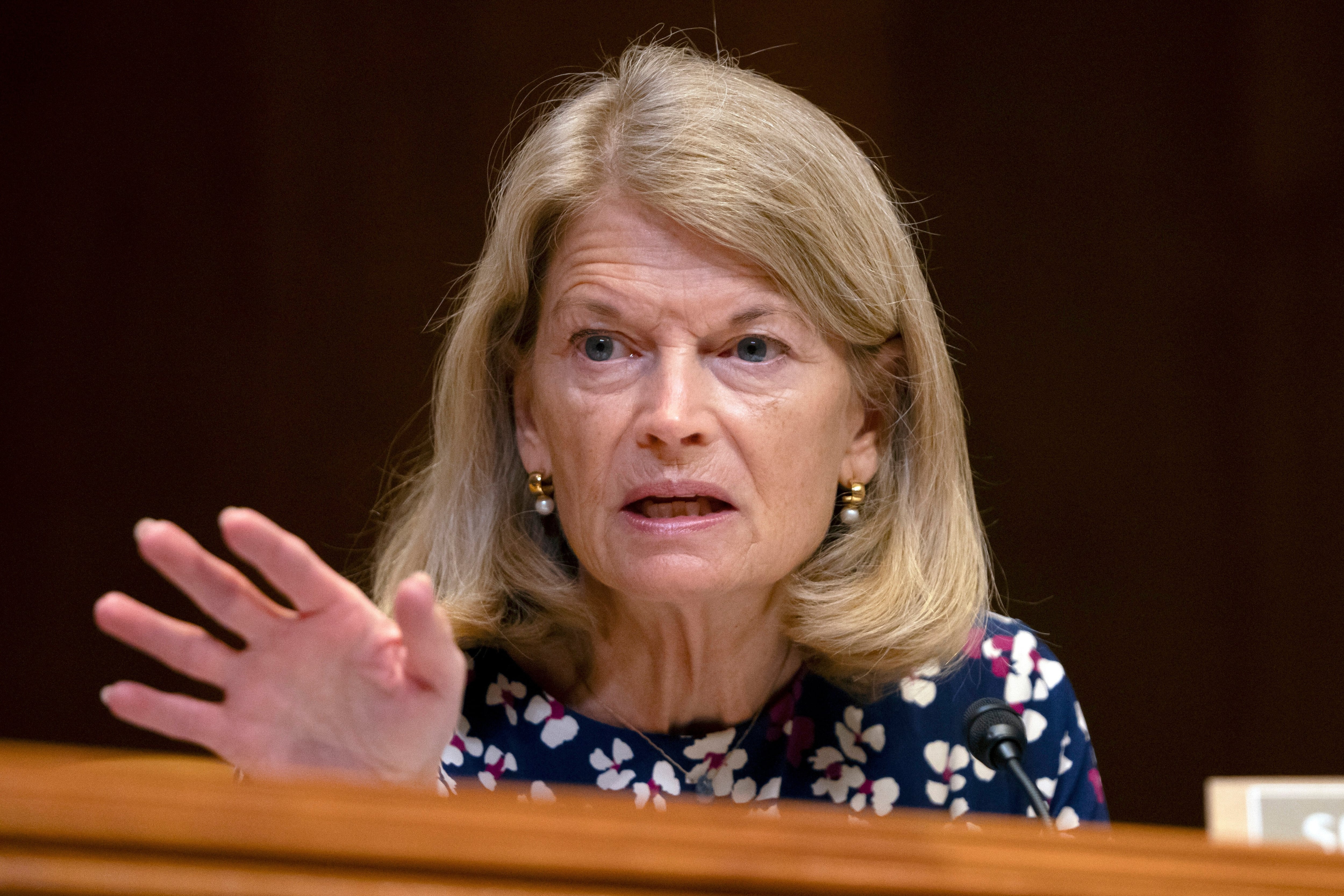 La senadora republicana Lisa Murkowski dijo que se opondrá a la nominación de Todd Blanche como secretario de Justicia de EEUU