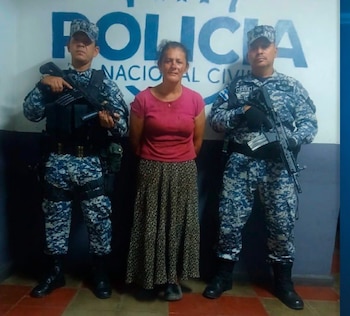 La PNC informó que la agresión en el cantón Nueva Encarnación ocurrió durante una discusión en la que ambos estaban bajo los efectos del alcohol. (Foto cortesía Policía Nacional Civil)