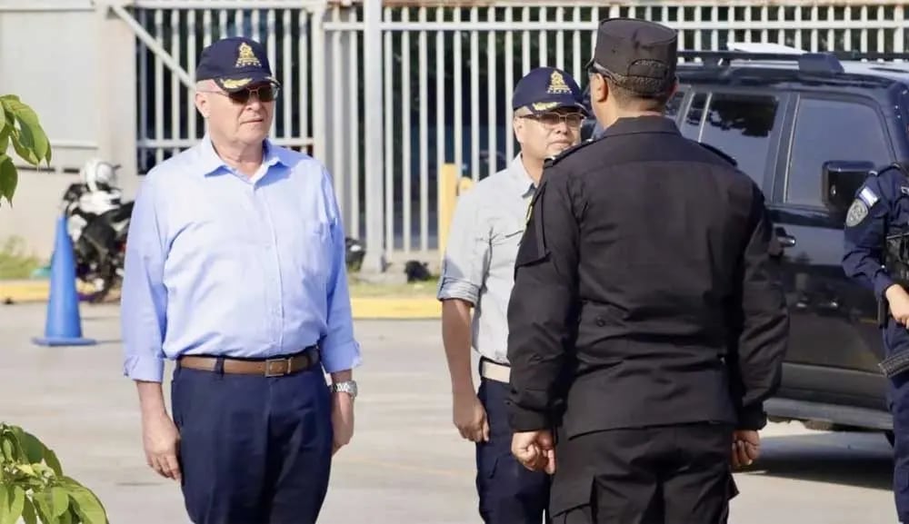El regreso de inmigrantes procedentes de México introduce modelos criminales replicados en el país, agravando el escenario de seguridad. (Foto: Cortesía)