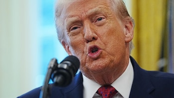 Trump ordena el bloqueo "completo"