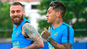 Daniele De Rossi junto a