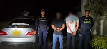 La persecución policial en Bogotá concluye con detención de dos implicados en falsedad marcaria - crédito MEBOG