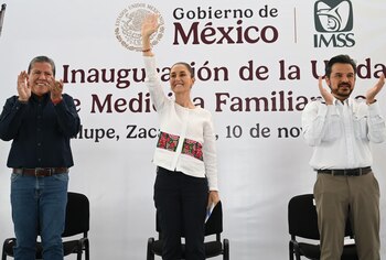 La presidenta de la República, Claudia Sheinbaum junto con el titular del Instituto Mexicano del Seguro Social (IMSS, Zoé Robledo y David Monreal, gobernador de Zacatecas. Foto: Gobierno de México.
