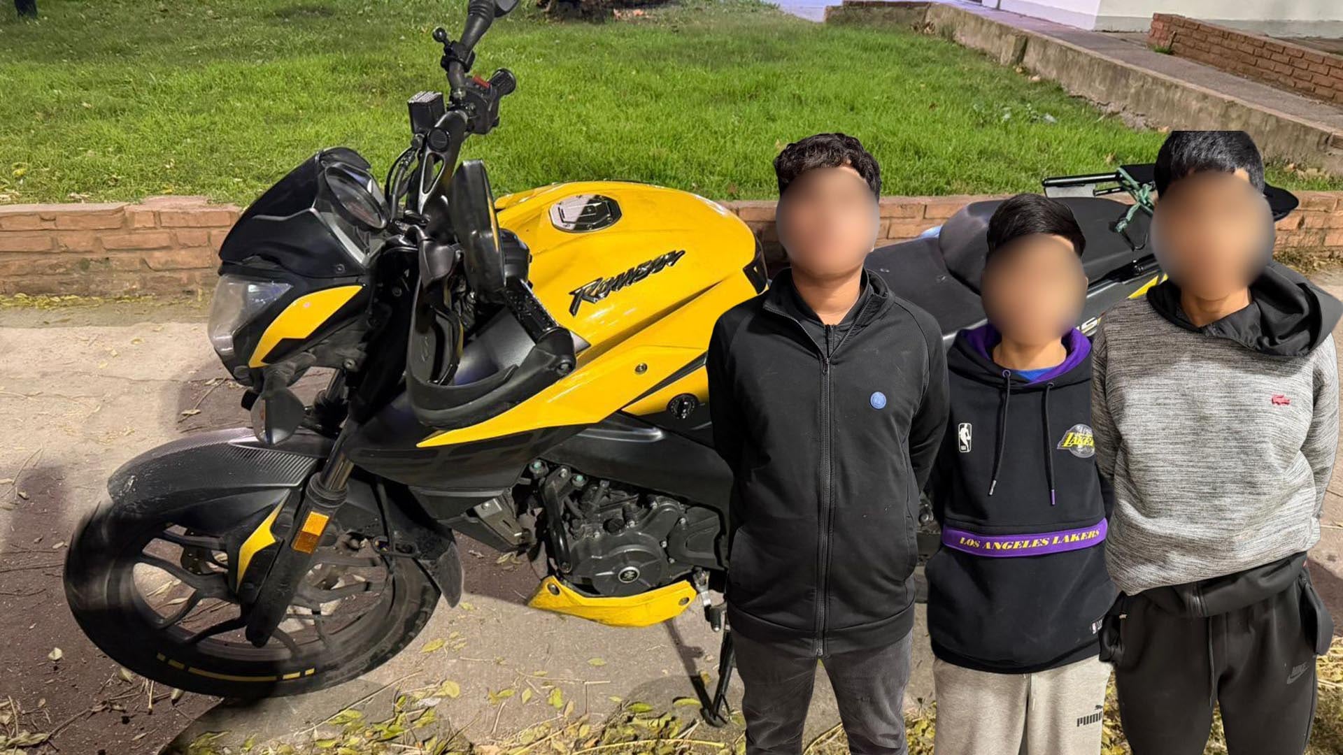 La Policía de la Ciudad detuvo a tres menores de edad por el robo de una motocicleta amarilla en la Villa 15.