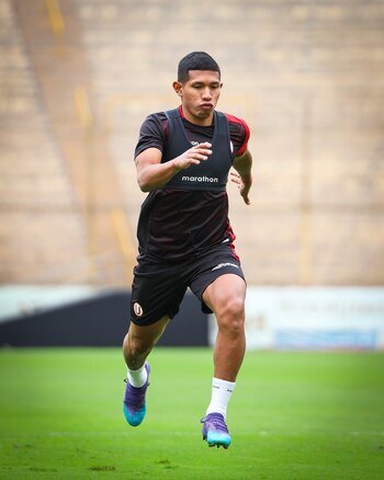 Edison Flores se sentió en el calentamiento y es duda frente Deportivo Binacional.