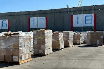 Suministros esperan a ser cargados