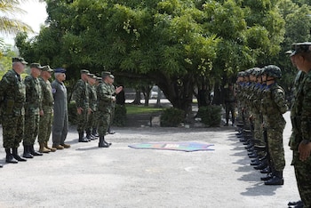 López Barreto afirmó que la transmisión de mando es un evento constitucional que garantiza la continuidad del Estado colombiano - crédito @COMANDANTE_FFMM / X