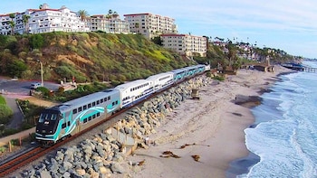 Metrolink suspendió parte del servicio de trenes en California debido a las mareas altas