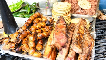 En fotos: costillas, chicharrones, chorizos y más, así deleitó el festival del cerdo a El Salvador