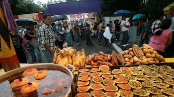 De los churros al pepián: la Feria de Jocotenango en la Ciudad de Guatemala vuelve con un menú que mezcla antojos de siempre y sabores nuevos