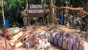 Localizan narcolaboratorio de metanfetamina con más de 6 mil litros de químicos en Culiacán: golpe supera los mil 900 mdp
