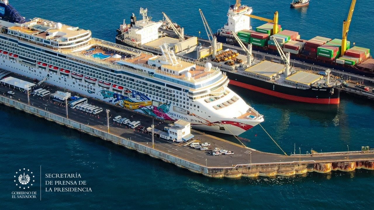 demostró la capacidad de la infraestructura portuaria salvadoreña para recibir grandes embarcaciones y promocionar la cultura local. (Foto: @SecPrensaSV)