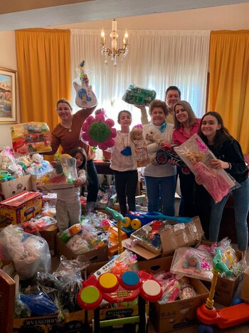 Mari junto su familia y